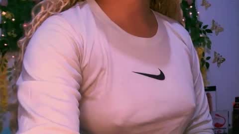 Snapshot of crysrus chatting on November 2025 12:42:02 AM crysrus online show from November 2025 12:42:02 AM