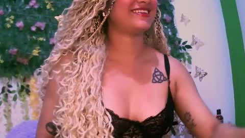 Snapshot of crysrus chatting on November 2025 10:33:02 PM crysrus online show from November 2025 10:33:02 PM