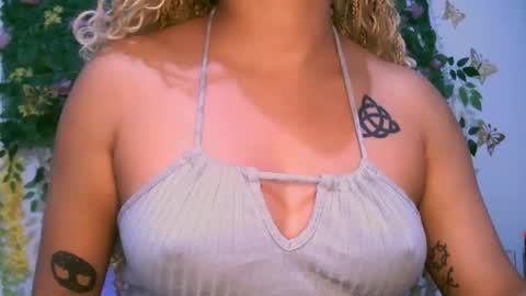 Snapshot of crysrus chatting on November 2025 01:20:02 AM crysrus online show from November 2025 01:20:02 AM