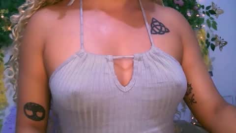 Snapshot of crysrus chatting on December 2025 12:04:02 AM crysrus online show from December 2025 12:04:02 AM