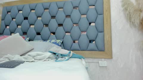 crystal_sm online show from October 2025 03:10:02 AM