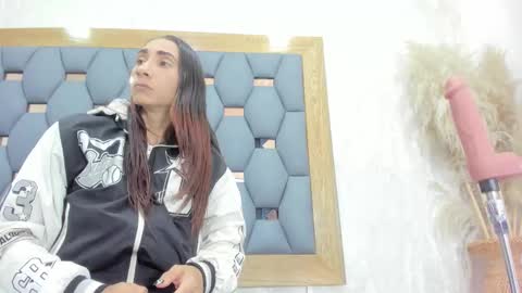 crystal_sm online show from November 2025 03:50:02 AM