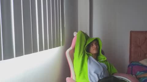 Crystal Blaze online show from October 2025 04:19:01 PM