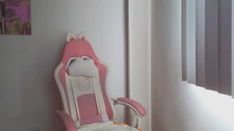 Crystal Blaze online show from November 2025 04:18:02 PM