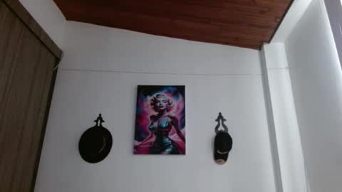 Crystal Blaze online show from April 2026 01:09:02 PM