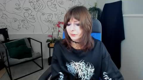 crystallbloom online show from September 2025 01:54:01 AM