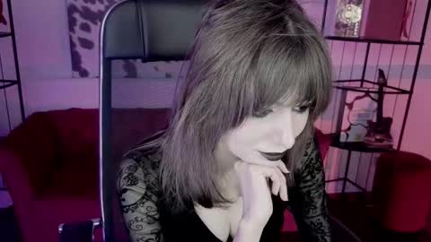 crystallbloom online show from February 2026 07:21:01 PM