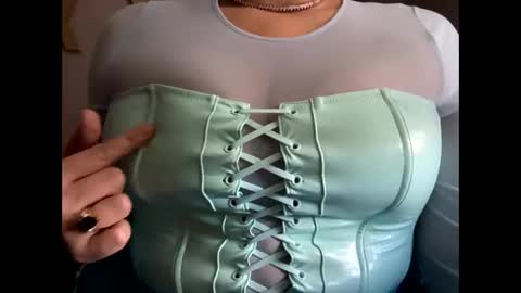 crystalyn777 online show from October 2025 11:38:01 PM