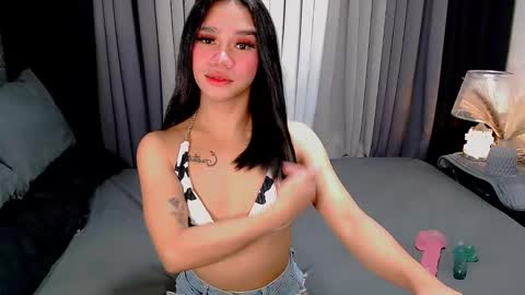 Snapshot of crytastal_lust1212 chatting on October 2025 12:28:02 PM bea takashi online show from October 2025 12:28:02 PM