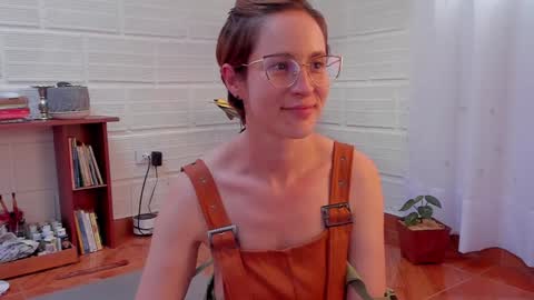 Leonela online show from January 2025 09:45:01 PM