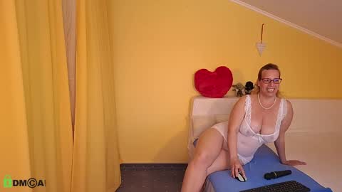 Snapshot of cuddlings chatting on May 2026 03:30:01 PM Mimiher 43 Asahim 32 online show from May 2026 03:30:01 PM