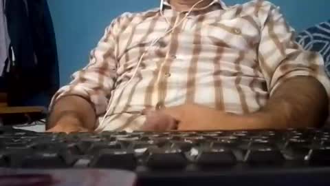 Snapshot of cumbian_chero chatting on June 2026 06:15:01 AM cumbian_chero online show from June 2026 06:15:01 AM