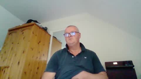 curiousax77 online show from October 2025 12:50:01 PM