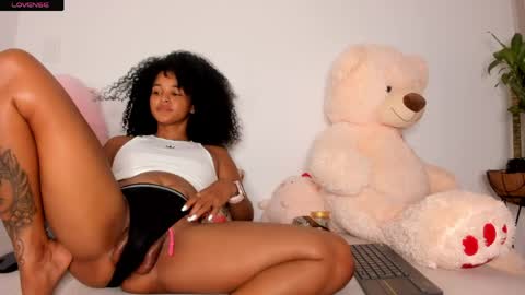 Snapshot of curly_sweett chatting on May 2026 11:12:03 PM Curly - OF- CURLY SWEETT online show from May 2026 11:12:03 PM