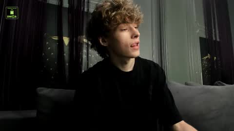 Snapshot of curlytwinkboy chatting on September 2025 03:23:02 PM KEVIN online show from September 2025 03:23:02 PM