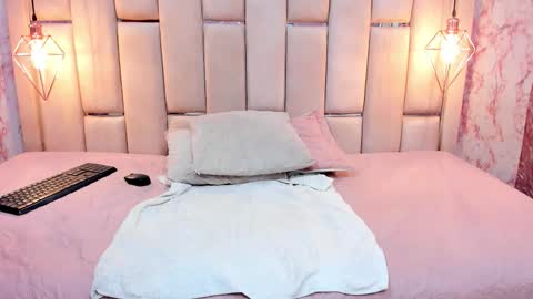 Alyanna  online show from September 2025 12:05:01 PM