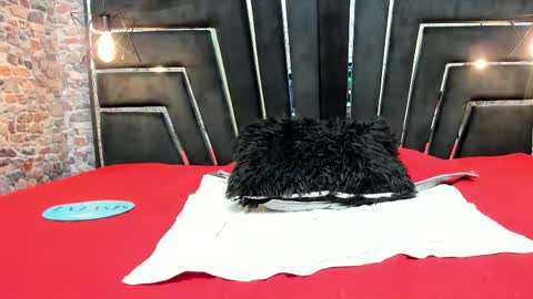 Alyanna  online show from October 2025 12:06:01 PM