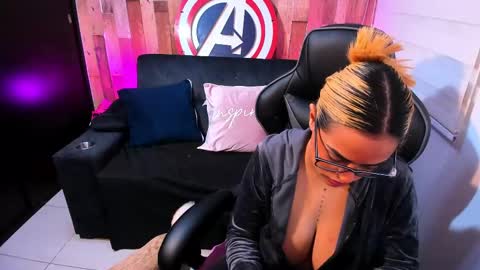    Independent Model online show from March 2025 01:25:02 AM