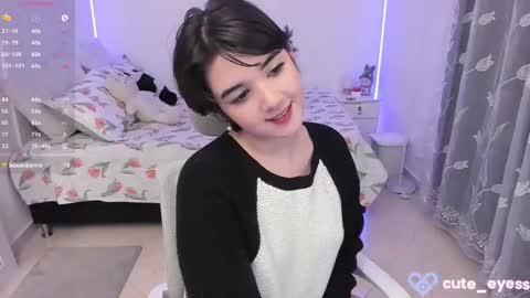 Cute online show from October 2025 10:33:02 PM