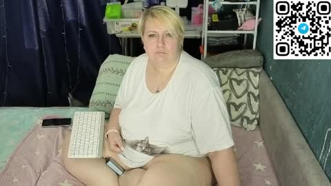 Snapshot of cute_hanna_bbw chatting on April 2026 12:58:02 PM Hanna online show from April 2026 12:58:02 PM