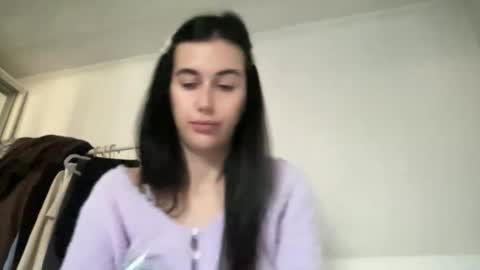 cute_kriss94 online show from November 2025 01:44:02 PM