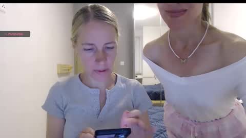 cute_lion_ online show from October 2025 04:15:02 PM