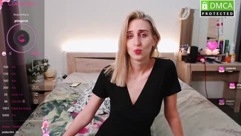 Snapshot of cute_milana chatting on December 2024 01:28:02 PM Milana online show from December 2024 01:28:02 PM