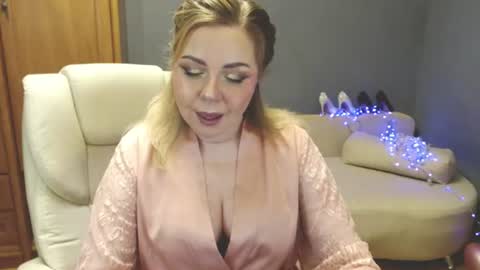 cute_phoenix online show from June 2026 07:07:01 PM