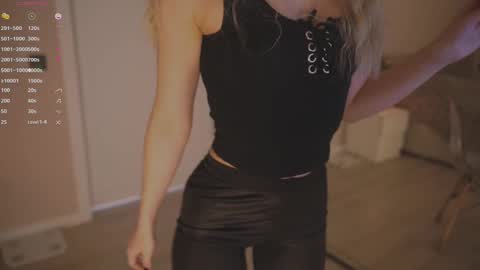 Snapshot of cute_pie_an chatting on March 2025 08:01:02 PM AN online show from March 2025 08:01:02 PM