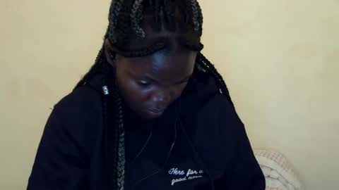 Snapshot of cute_roxie chatting on December 2024 09:44:02 PM cute_roxie online show from December 2024 09:44:02 PM