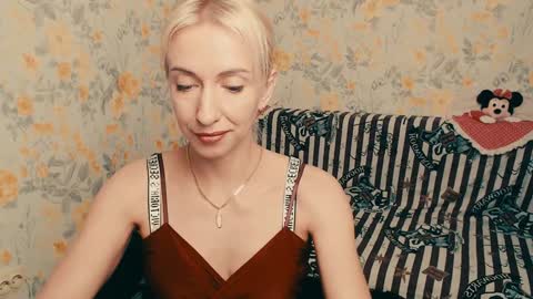 cute_smile_shy online show from December 2024 11:02:01 PM