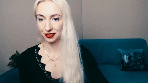 cute_smile_shy online show from February 2025 10:50:01 PM