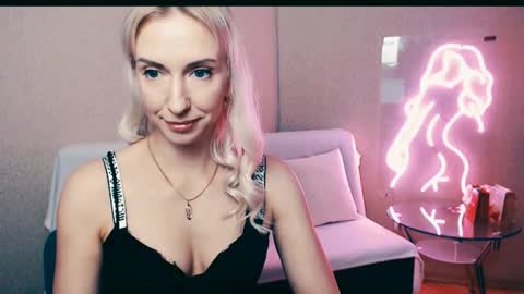 cute_smile_shy online show from October 2025 08:44:02 PM