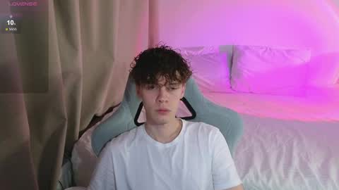 Snapshot of cute_thomas chatting on May 2026 07:10:01 PM Thomas - online show from May 2026 07:10:01 PM