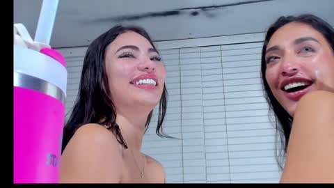 Snapshot of cuteanddesesperate chatting on December 2024 03:58:02 AM WANNA SEE MORE OF TWINS online show from December 2024 03:58:02 AM