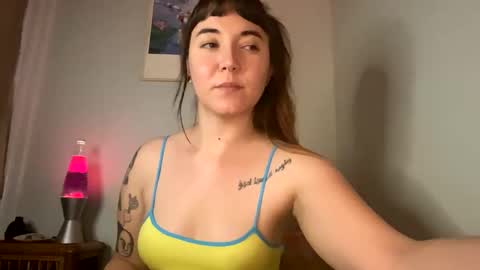 Snapshot of cuteballoons chatting on December 2024 01:04:02 AM CuteBalloons online show from December 2024 01:04:02 AM