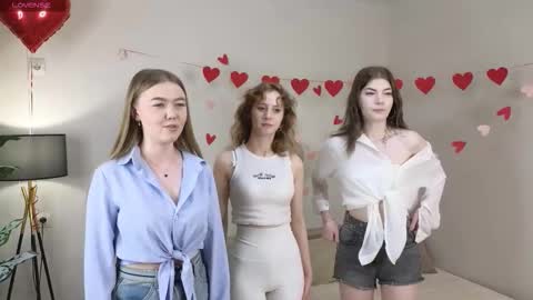 Snapshot of cutebuthott chatting on February 2026 12:25:01 PM Aurora Lina and a few other beauties online show from February 2026 12:25:01 PM