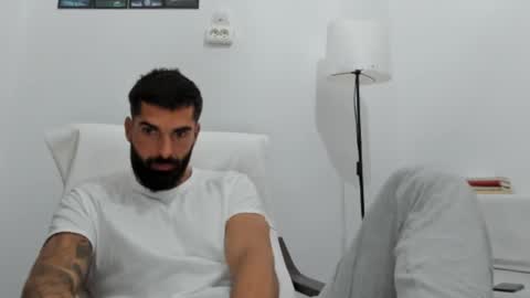 cuteeboy online show from October 2025 03:42:01 PM