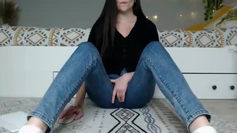 Anna online show from November 2025 01:33:01 PM