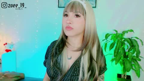 Zoe  online show from March 2026 04:35:01 AM