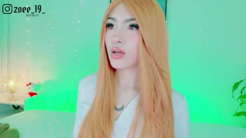 Zoe  online show from April 2026 04:05:02 AM