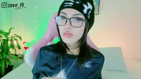 Snapshot of cuteezoe chatting on May 2026 04:06:02 AM Zoe online show from May 2026 04:06:02 AM