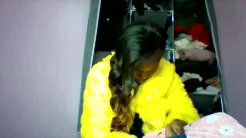 Snapshot of cutezola chatting on October 2025 05:30:01 AM cutezola online show from October 2025 05:30:01 AM