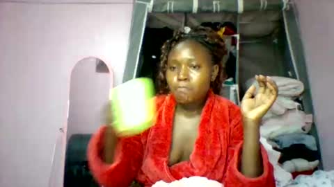 Snapshot of cutezola chatting on November 2025 05:06:01 AM cutezola online show from November 2025 05:06:01 AM