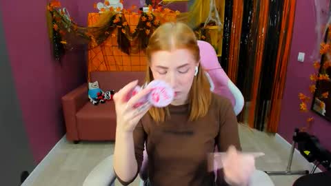 Lina online show from October 2025 08:37:02 AM