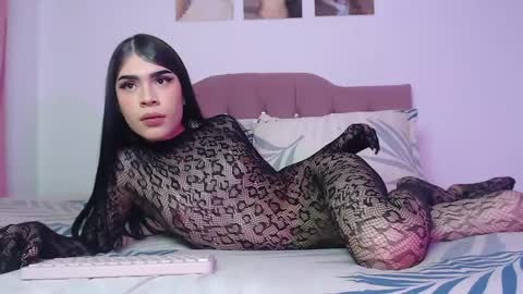 Snapshot of cuttebabe_ chatting on October 2025 09:03:02 PM Sophia online show from October 2025 09:03:02 PM