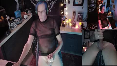 Snapshot of d_j_strokes chatting on December 2025 08:21:01 AM Dave online show from December 2025 08:21:01 AM