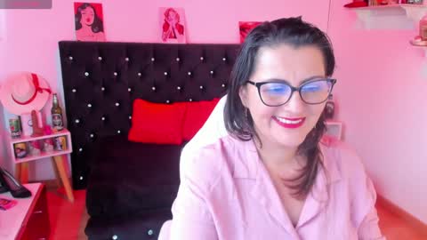 Snapshot of d_martii chatting on January 2025 11:43:01 AM Mia online show from January 2025 11:43:01 AM