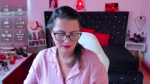 Snapshot of d_martii chatting on January 2025 08:37:01 PM Mia online show from January 2025 08:37:01 PM