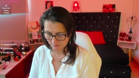 Snapshot of d_martii chatting on January 2025 06:53:02 PM Mia online show from January 2025 06:53:02 PM